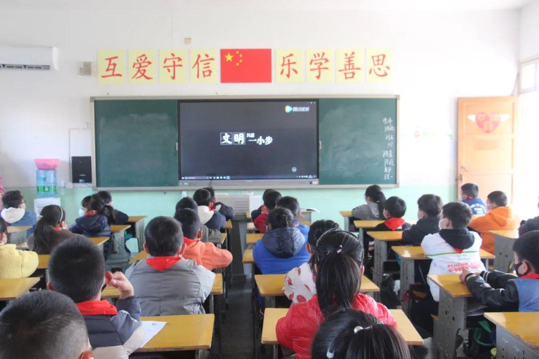 小学一年级数学题5O个水饺每盘10个能装几盘？游戏画面